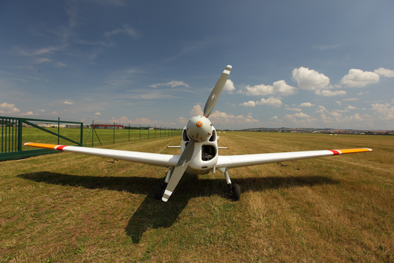 2014:07_26 | 11:36 | Z-226MS - vlečná v kunovickém aeroklubu